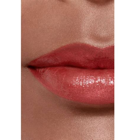 ROUGE ALLURE LAQUE Il Rossetto Fluido Brillante Tenuta .